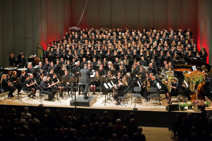 Carmina Burana 2016 im Montforthaus in Feldkirch. 300 Musiker und Sänger auf einer Bühne.