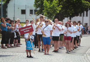 Aufmarsch der Jugendmusikkapellen beim Bezirksmusikfest 2014 in Rankweil